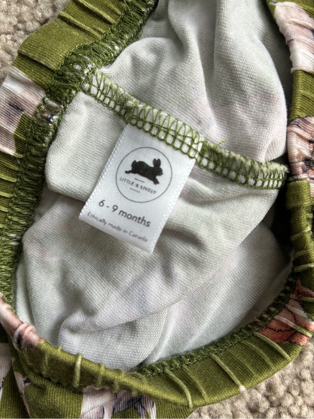 Little & Lively 🇨🇦 Bamboo Olive Green Llama leggings (6-9 Months) Made in Canada - Picture 2 of 5